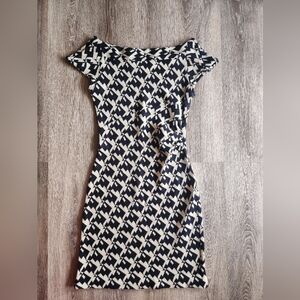 Diane Von Furstenberg Black and Beige Houndstooth Short Sweater Dress Size2